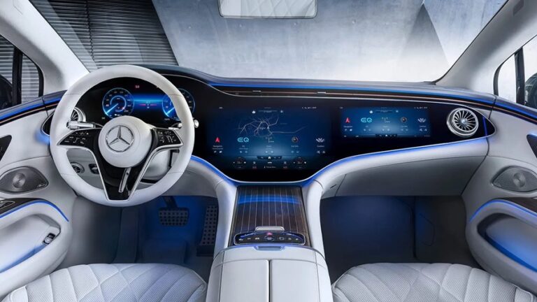 Los Vehículos con los Tableros Más Futuristas