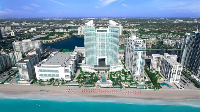 La mejor opción de Florida: Enorme y lujoso complejo turístico frente al mar