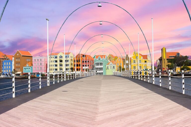 Los Destinos Más Coloridos del Caribe que Parecen Postales