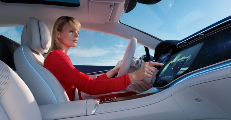 Los Autos con los Sistemas de Info-entretenimiento Más Avanzados del 2025