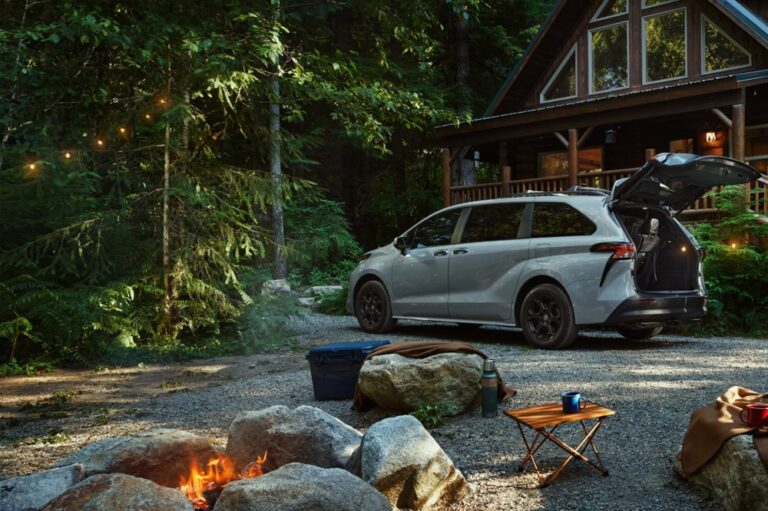 7 autos familiares ideales para viajes largos y seguros