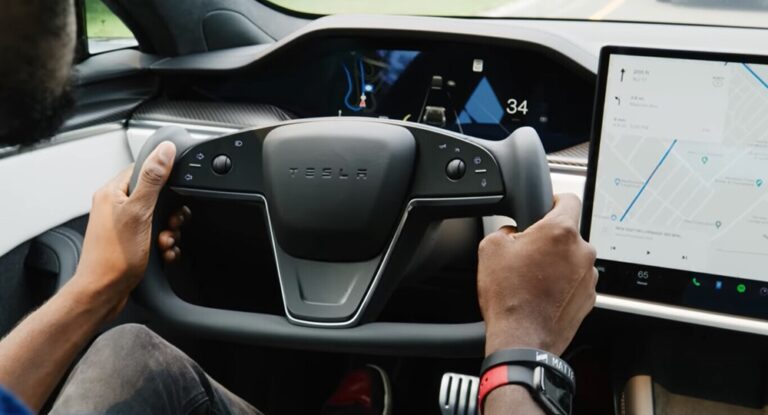 Los 5 Volantes Más Extraños del Mundo Automotor