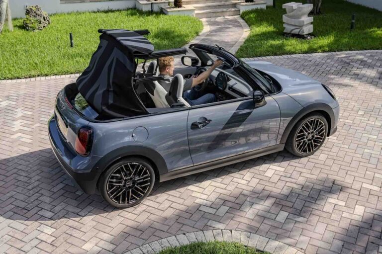 5 Autos que Sobreviven a Tus Intentos de Aparcar como un Pro
