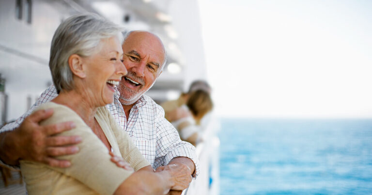 ¿Cuáles Son los Cruceros Más Relajantes y Seguros para Adultos Mayores?