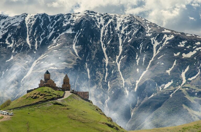 Países Poco Conocidos con Paisajes Impresionantes que Debes Descubrir
