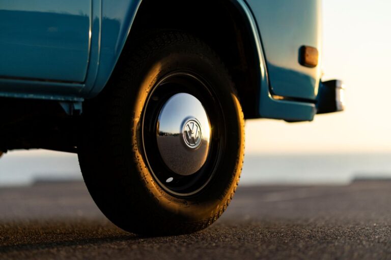 Volkswagen presentará en el auto show de Los Ángeles la furgoneta T2 restaurada que sobrevivió a los incendios forestales de California