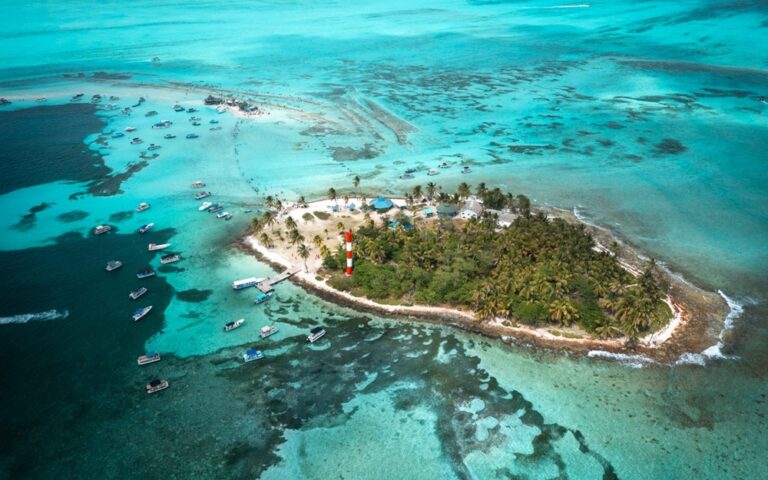 ¿Qué 5 playas de Colombia ofrecen el mejor snorkel con arrecifes accesibles desde la orilla?