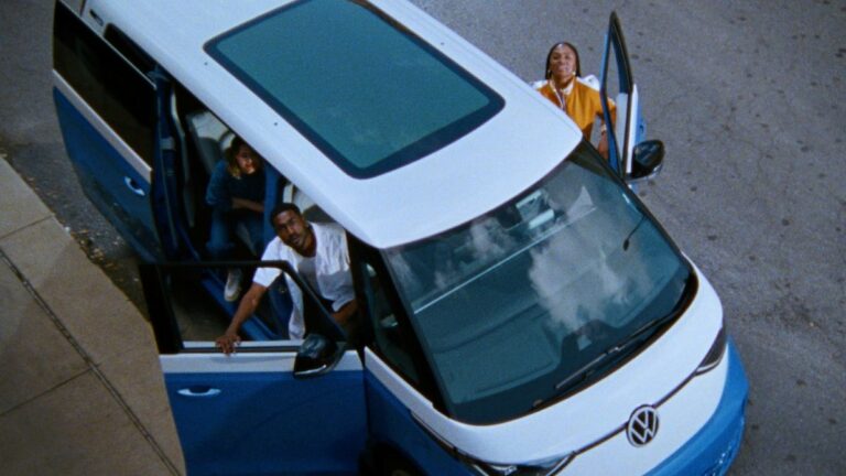 Volkswagen reinventa su icónica campaña «Se buscan conductores» antes del Gran Juego