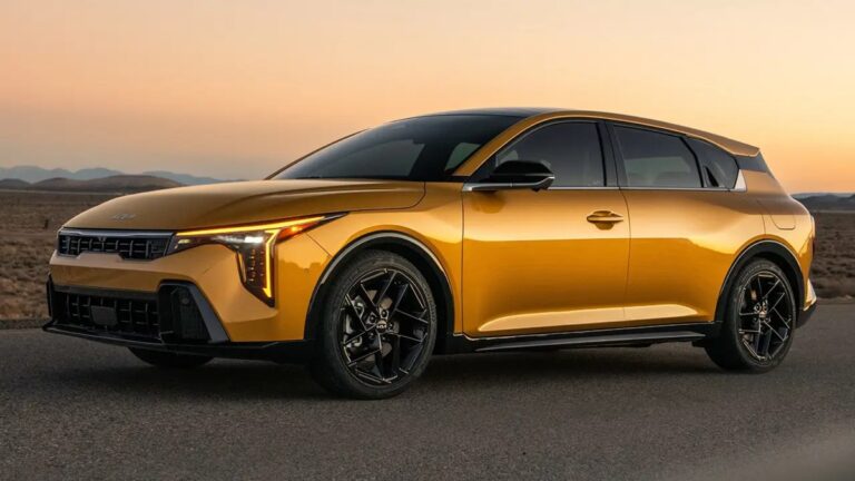 ¿Cuáles son los 5 autos sedán medianos mejor evaluados del 2026?