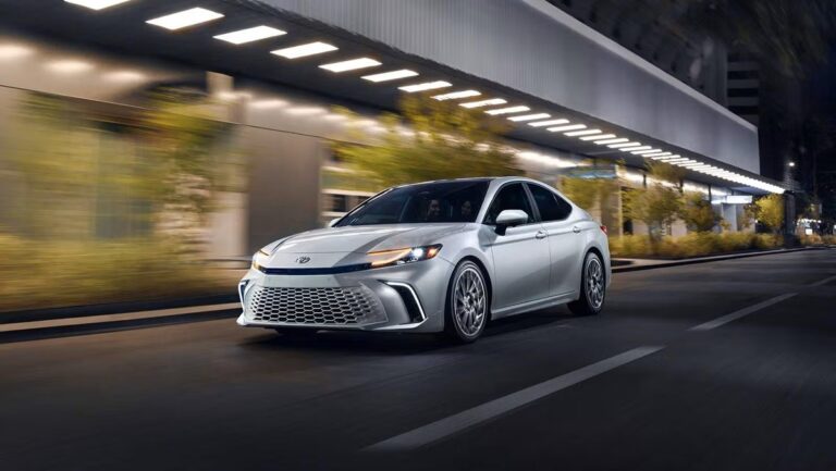 Los 5 sedanes híbridos más eficientes del 2026