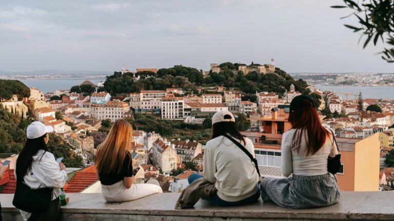 Las 5 ciudades del mundo donde es más fácil hacer amigos locales viajando solo en el 2026