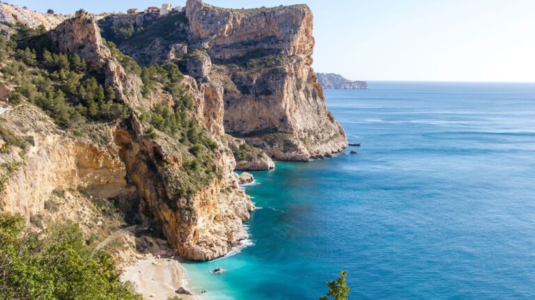 Las 5 calas más espectaculares de Alicante para sentir la Costa Blanca en 2026