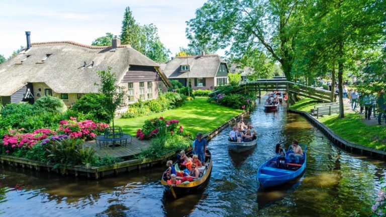 Los 5 rincones y planes que hacen especial a Giethoorn, la “Venecia del norte”