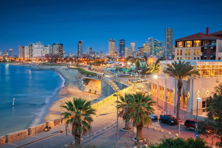 Las 5 ciudades que mejor mezclan playa urbana y vida cultural en 2026