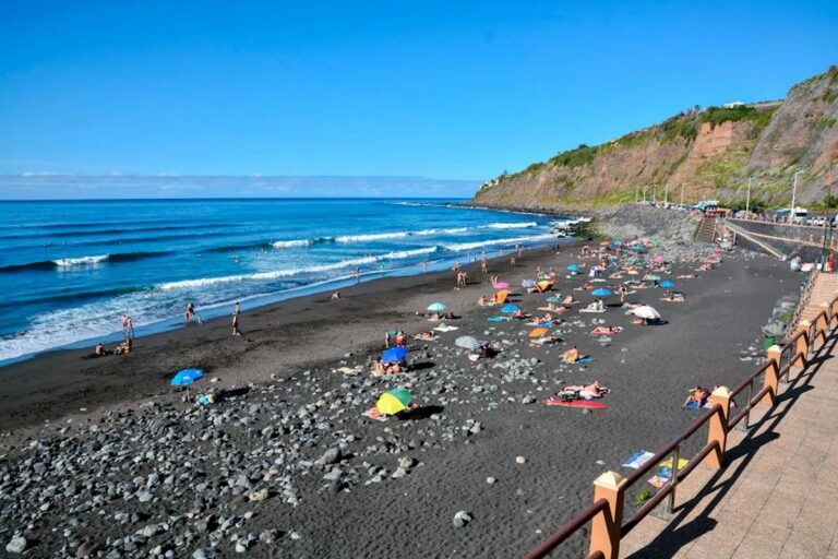 Las 5 playas del mundo donde el plan perfecto es no entrar al agua en el 2026