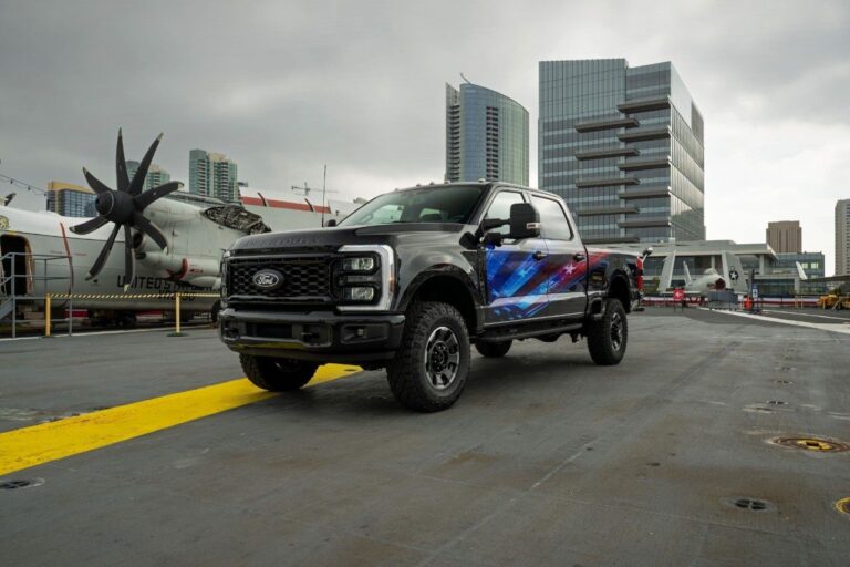 Ford presenta el nuevo Super Duty Proud to Honor y anuncia carrera histórica de NASCAR en homenaje a las Fuerzas Armadas