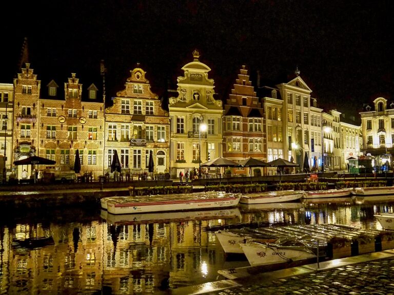 Las 5 ciudades del mundo donde las noches tranquilas son mejores que el día para el viajero en 2026