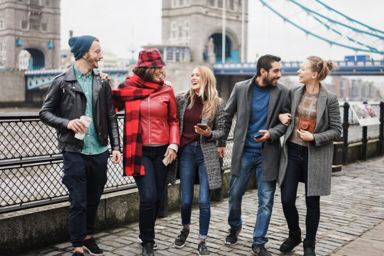 Las 5 ciudades donde es más fácil practicar un idioma extranjero durante un viaje sin sentir presión ni vergüenza
