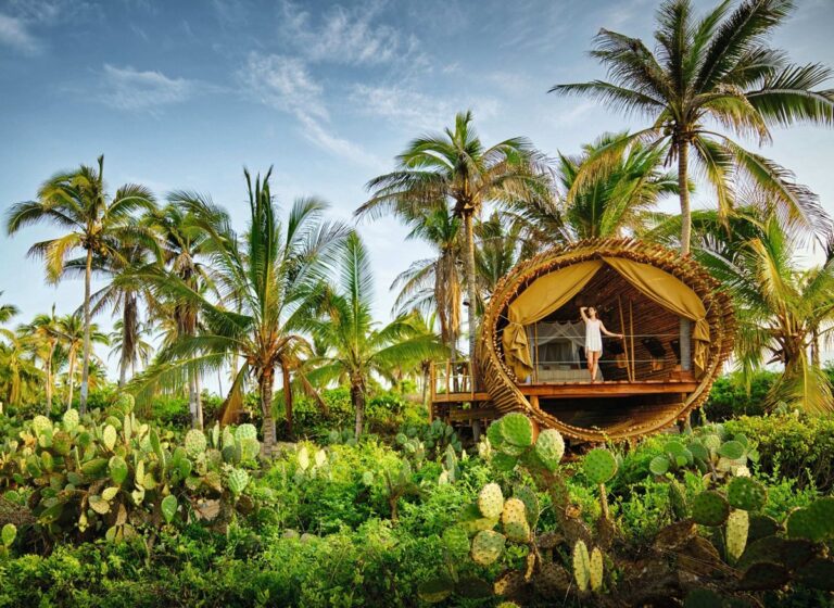 Los 5 destinos de naturaleza donde puedes dormir dentro de reservas privadas sin perder comodidad