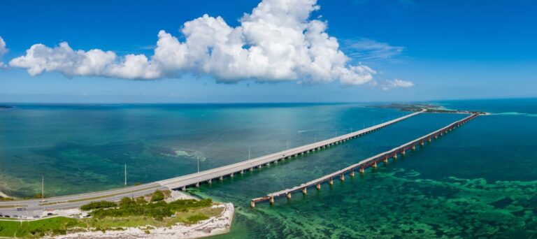Las 5 rutas escénicas del mundo perfectas para un primer viaje en coche eléctrico de alquiler