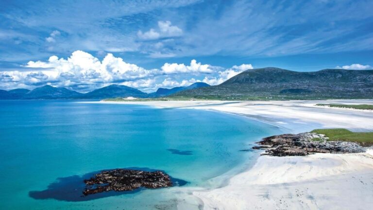 Las 5 islas del mundo que están empezando a aparecer en listas de destinos, pero todavía no llegan al turismo masivo