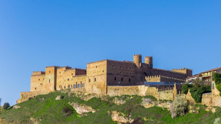Los 5 destinos del mundo donde dormir en un edificio histórico cambia por completo el viaje