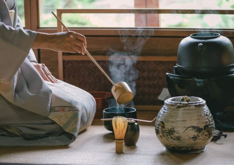 Los 5 destinos del mundo donde una ceremonia del té revela la cultura local