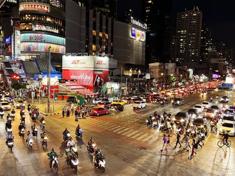 Las 5 ciudades del mundo que revelan su mejor versión después de medianoche