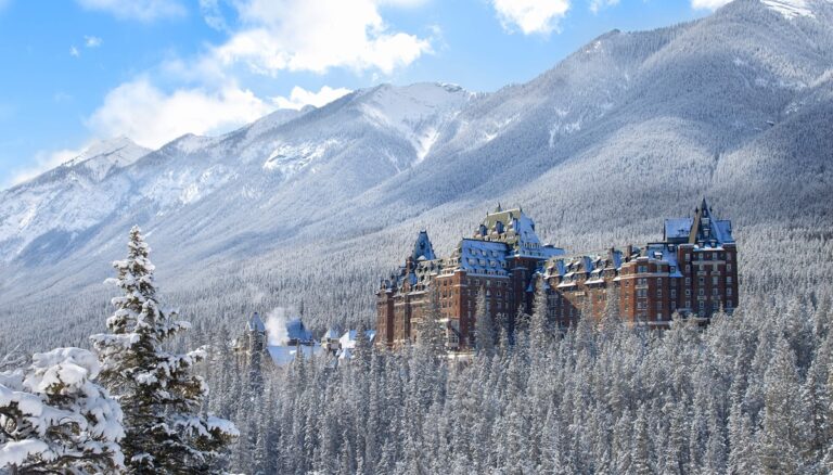 Dormir con fantasmas: 5 hoteles históricos famosos por sus huéspedes del más allá