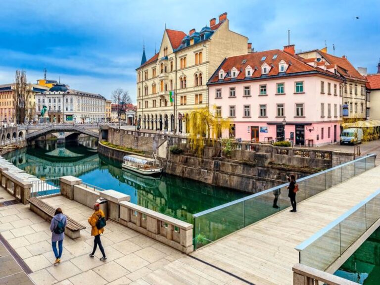 Las 5 ciudades pequeñas de Europa donde la vida cotidiana se siente más interesante que cualquier atracción turística