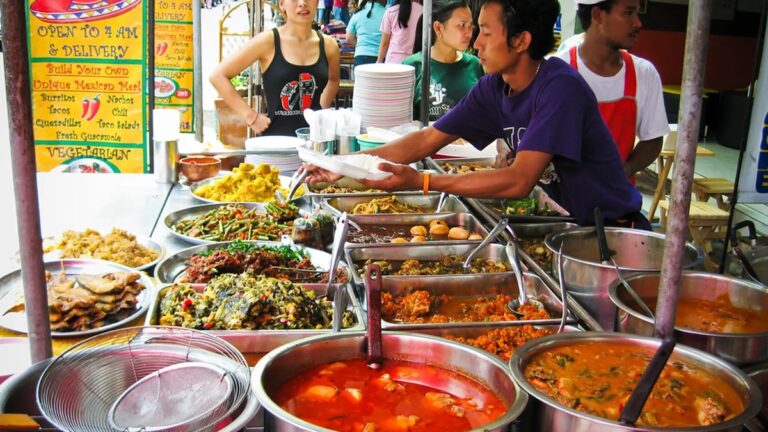 5 platillos callejeros del mundo que debes probar aunque te dé miedo al principio
