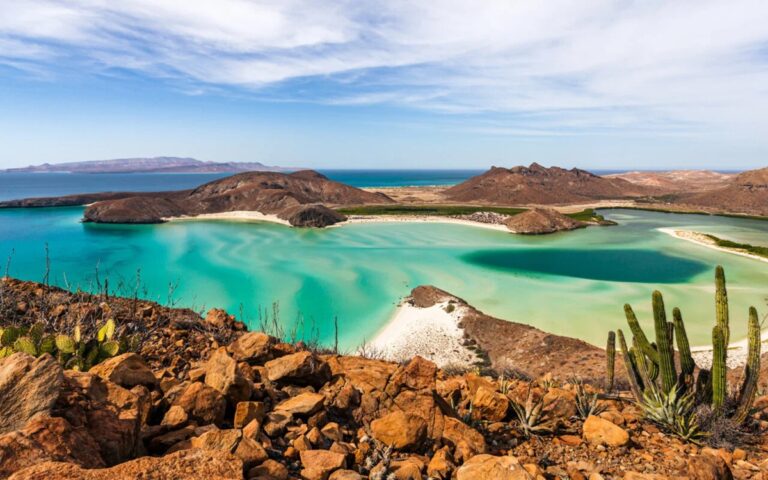 Las 5 regiones del mundo donde el desierto y la costa están redefiniendo el paisaje increíble en 2026