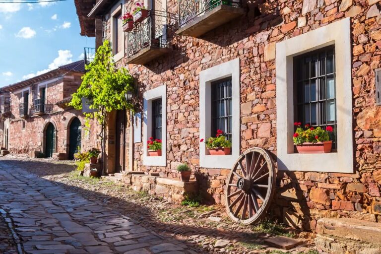 5 pueblos donde el tiempo parece haberse detenido hace un siglo