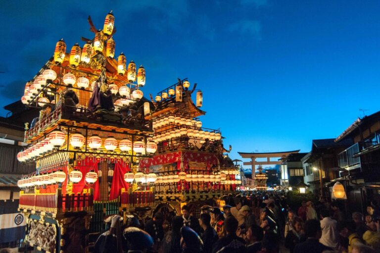 5 ciudades que celebran su propio «carnaval de otoño» fuera de la temporada habitual