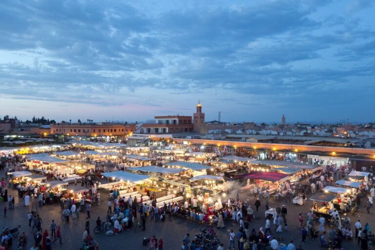 5 plazas de mercado centenarias que siguen funcionando igual que hace un siglo