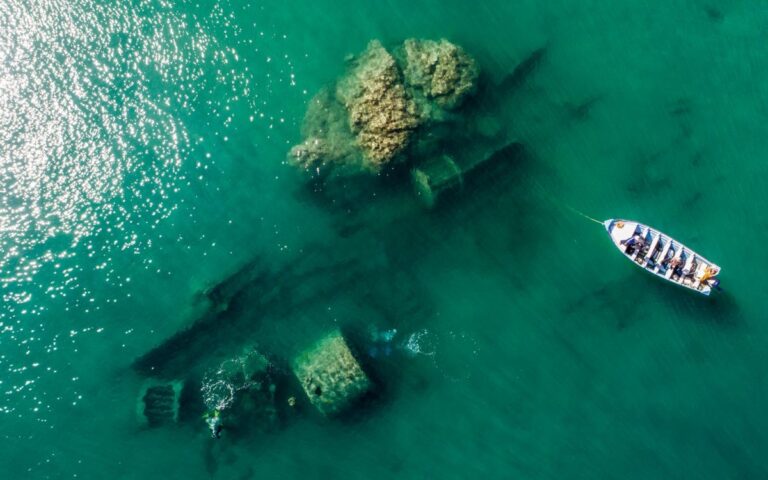 5 miradores al fondo del mar donde puedes ver un naufragio sin necesidad de bucear