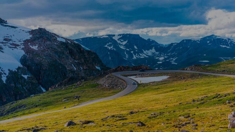 5 pasos de montaña que solo abren unos meses al año y valen la pena cruzar