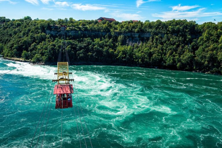 5 rutas en teleférico que cruzan fronteras entre países