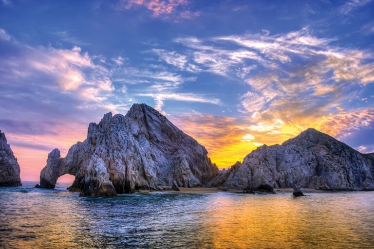 5 lugares donde se juntan dos mares u océanos y puedes ver la línea de unión