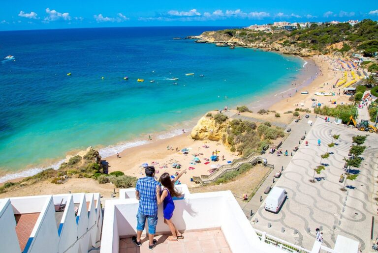 5 destinos para un viaje con tres generaciones, abuelos, padres y nietos, sin que nadie se aburra