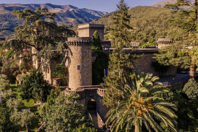 5 castillos donde puedes dormir como un rey sin gastar una fortuna