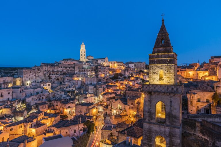 Pueblos tallados en la roca: 5 maravillas arquitectónicas que parecen pertenecer a una civilización perdida
