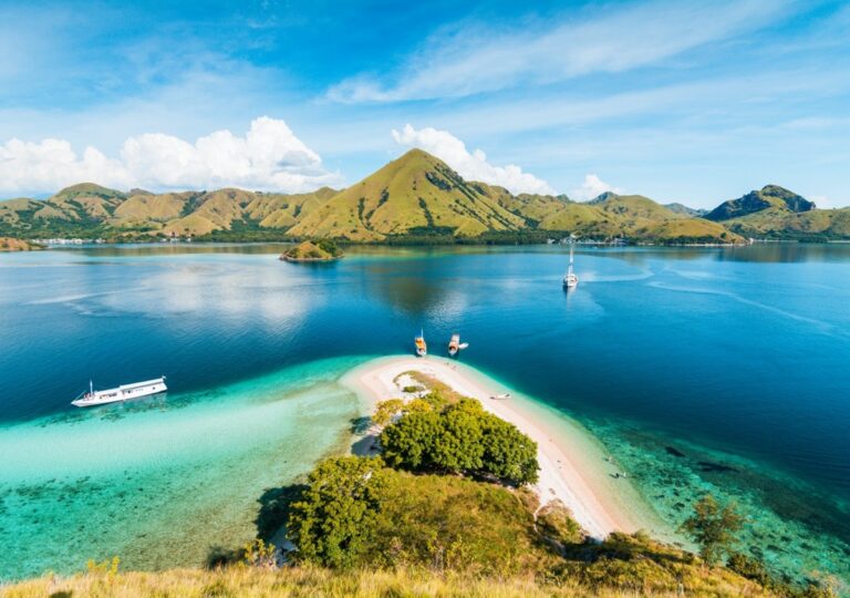 Islas que parecen de otro planeta: 5 destinos insulares con paisajes y experiencias difíciles de encontrar en otro lugar